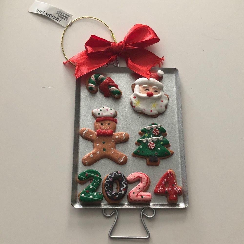 📦 2024 Christmas Cookie Tray Ornament